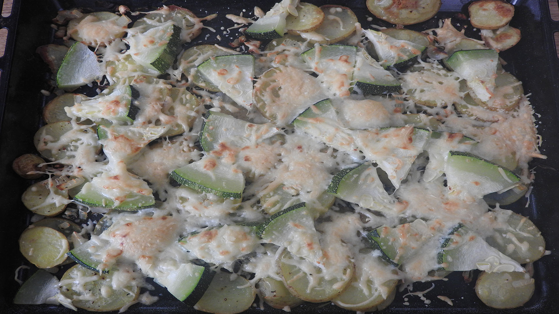 Backkartoffeln mit Zucchini und Käse auf Kochen-verstehen.de
