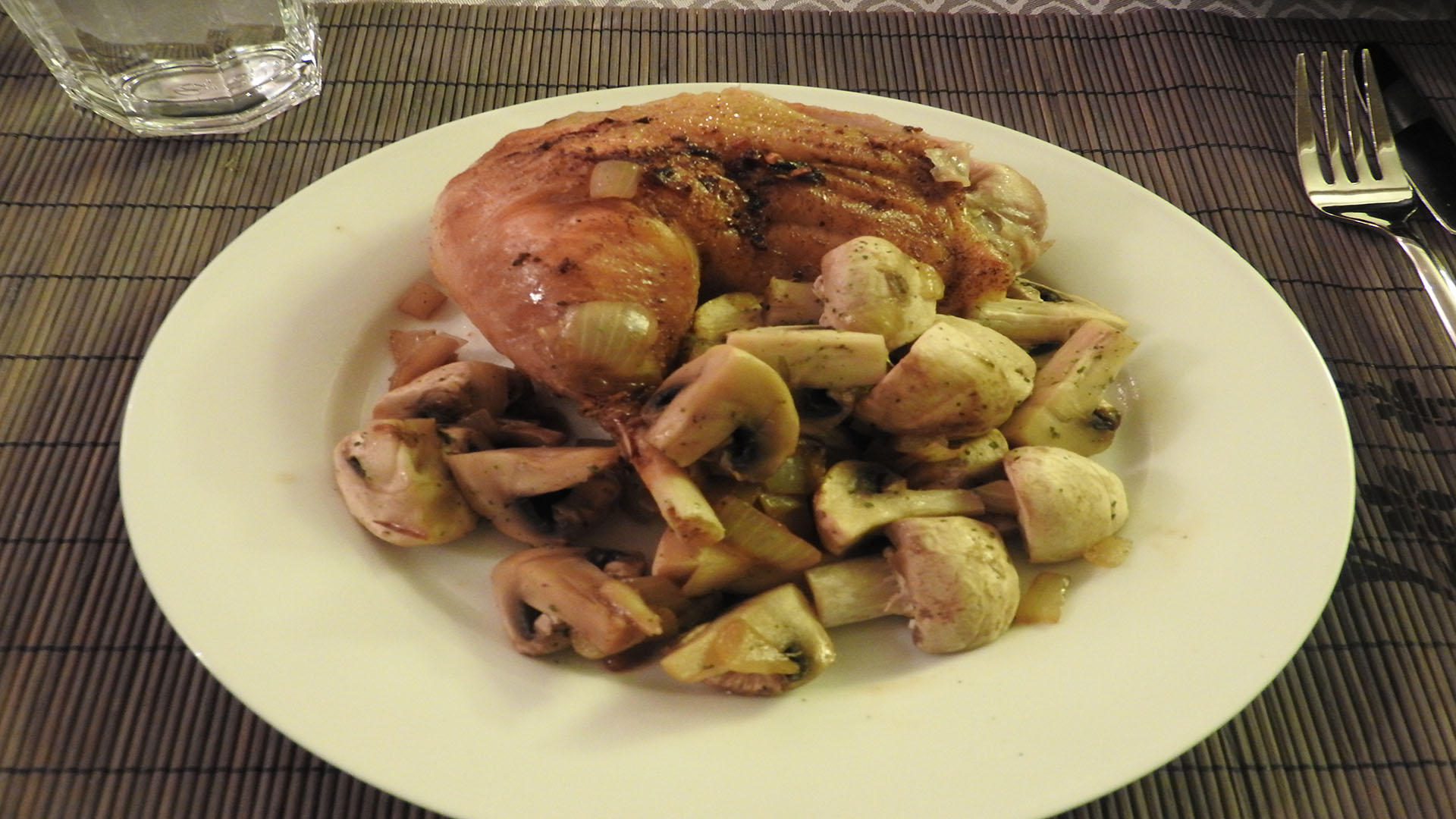Bresse-Huhn mit Champignons auf Kochen-verstehen.de