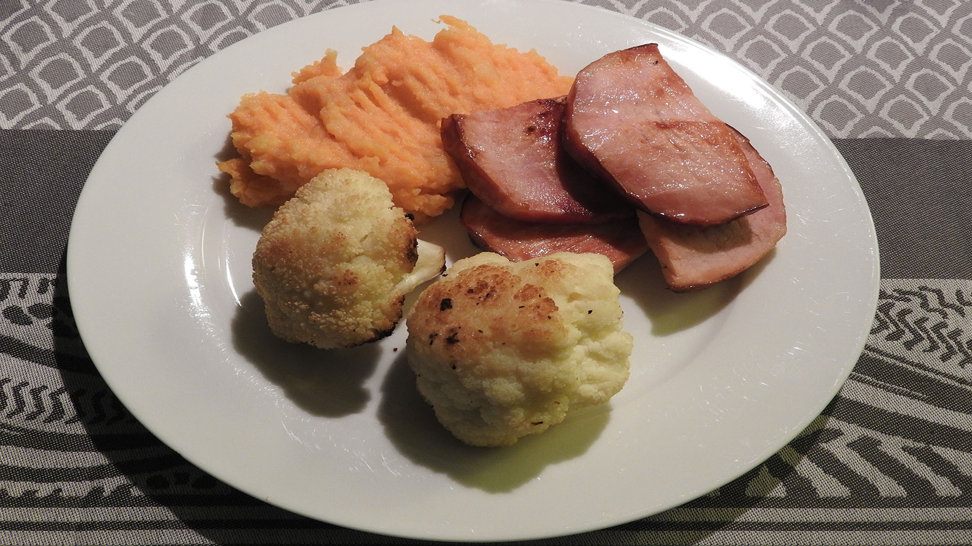 Gebackener Blumenkohl mit Kasseler und Kartoffelstampf auf Kochen-verstehen.de