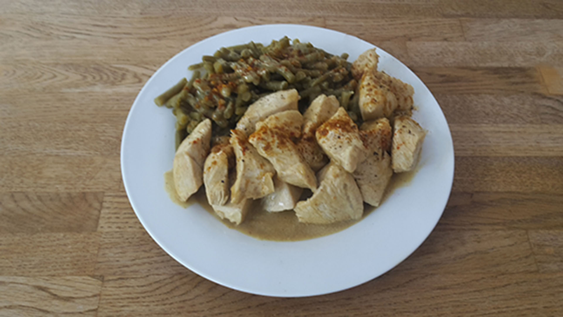 Hähnchen in Erdnusssauce mit Bohnen (Rezept mit Bild) auf Kochen-verstehen.de