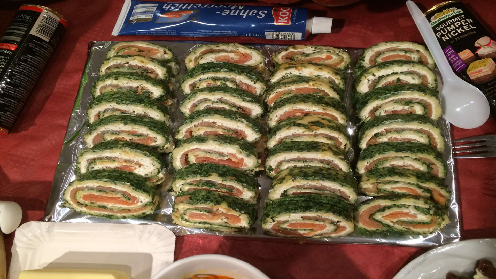 Lachsrolle mit Frischkäse und Spinat auf Kochen-verstehen.de