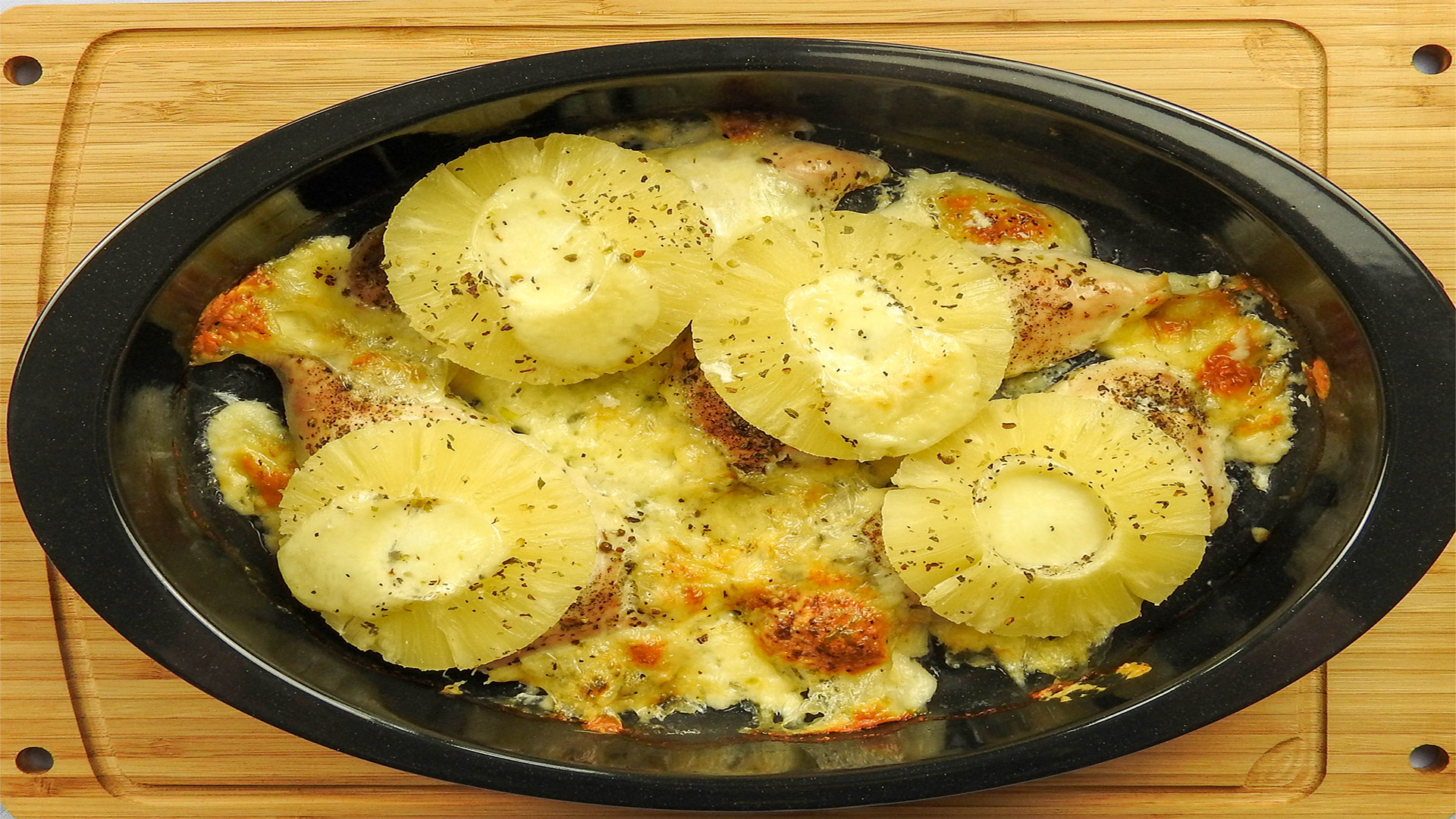 Putenbrust mit Mozzarella-Bällchen und Ananas