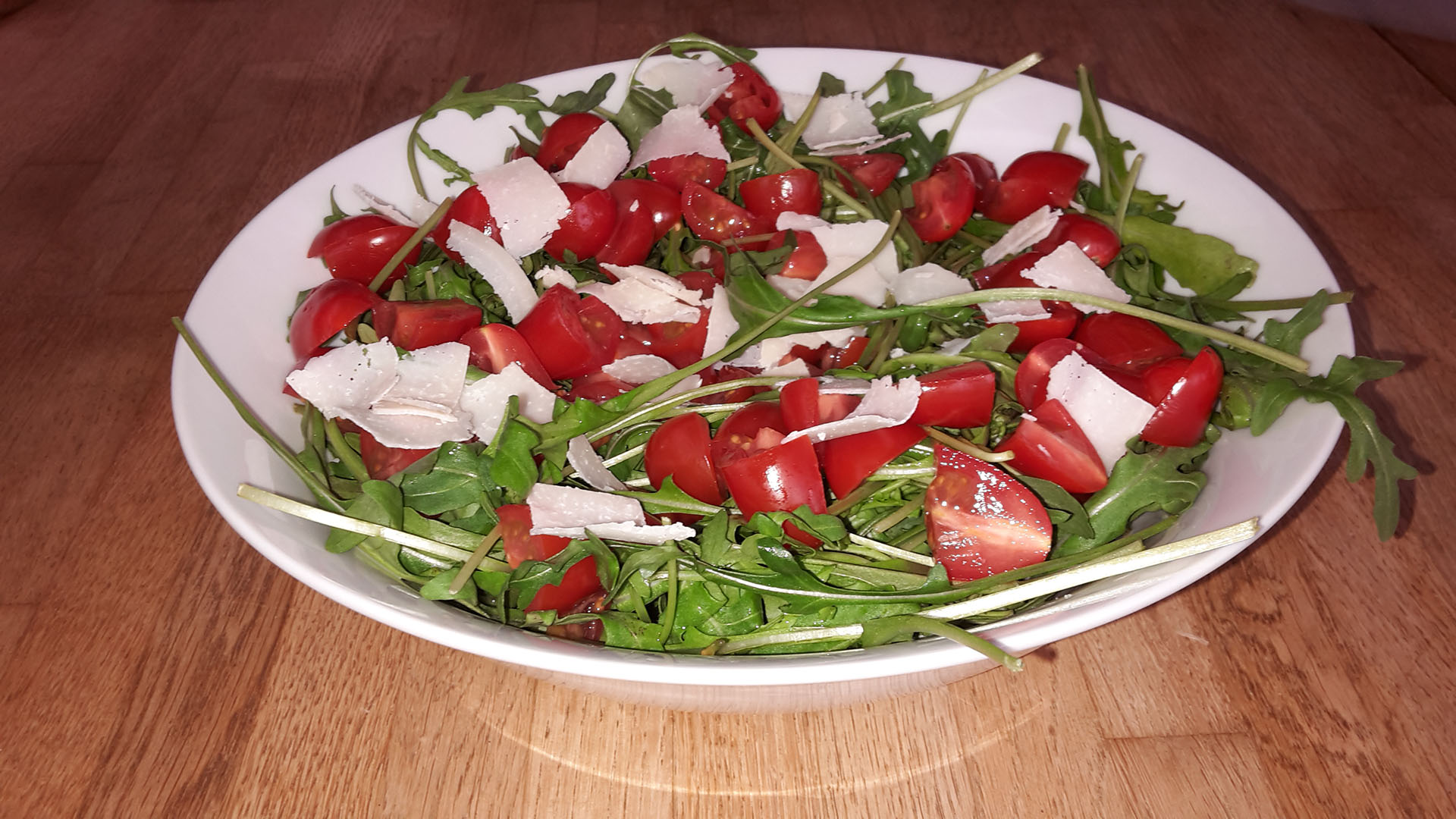 Rucola-Salat mit Tomate und Parmesan (Rezept mit Bild) | Kochen ...
