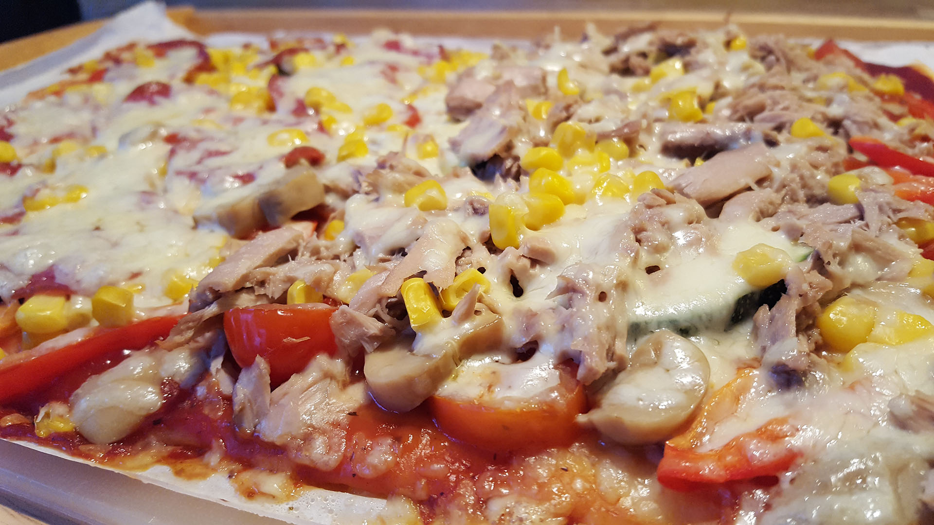 Selbstgemachte Pizza mit Tomatensauce (Rezept mit Bild) | Kochen ...