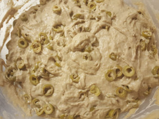 Bauernbrot mit frischen Oliven auf Kochen-verstehen.de