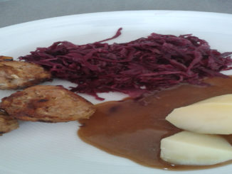 Bouletten mit Rotkohl und Kartoffeln auf Kochen-verstehen.de