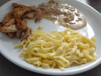 Champignon-Rahm-Geschnetzeltes mit Tagliatelle auf Kochen-verstehen.de