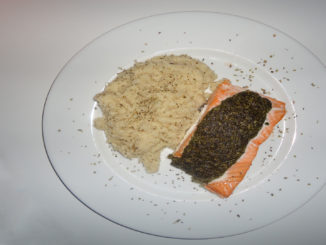 Gebackener Lachs mit Risotto und Pesto auf Kochen-verstehen.de