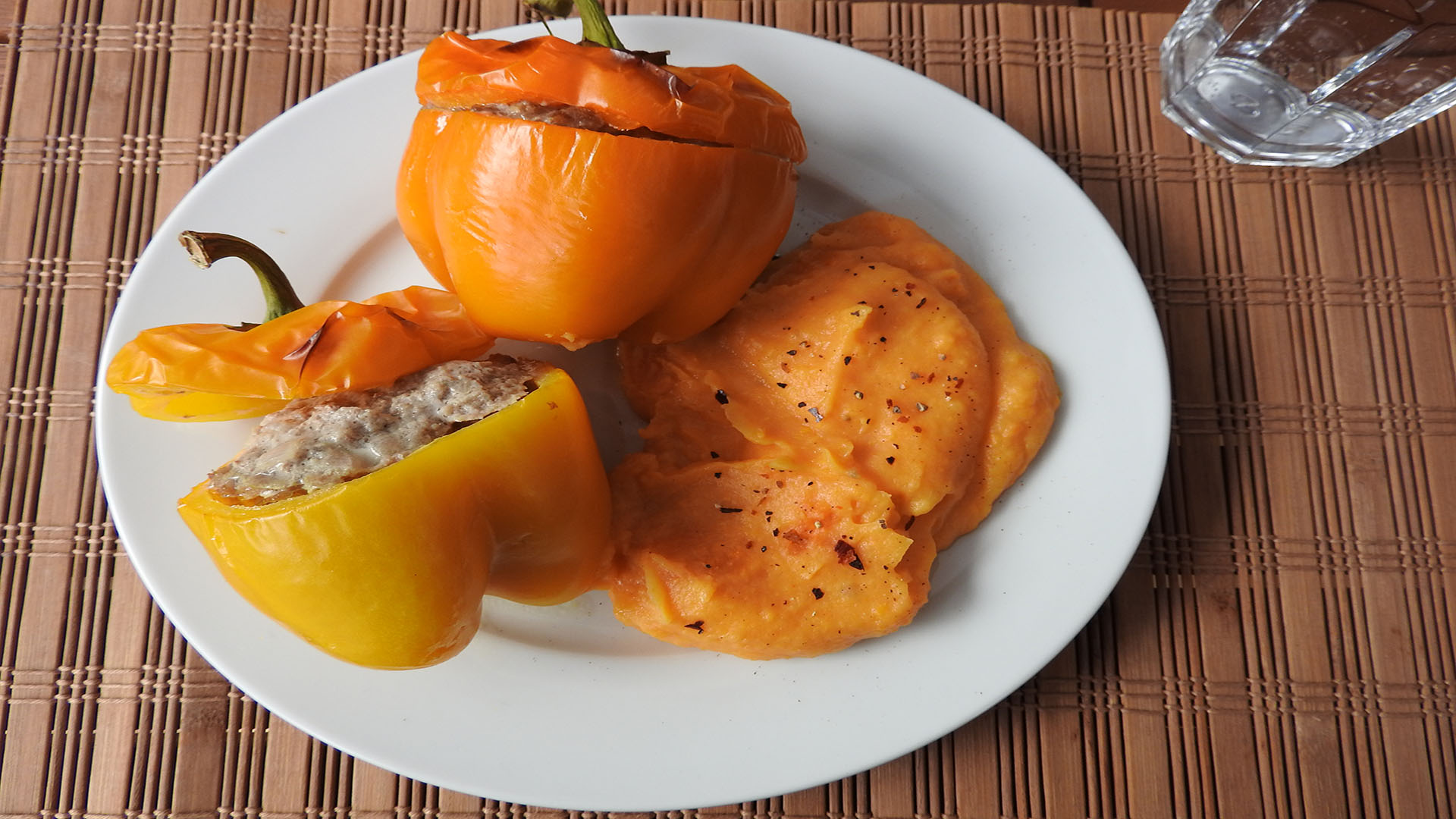 Gefüllte Paprika mit Süßkartoffelbrei | Kochen-verstehen.de