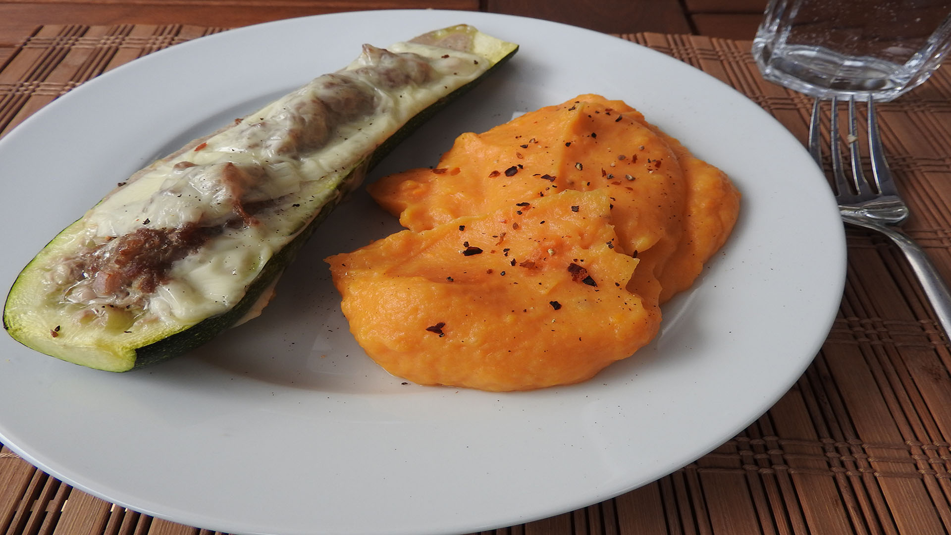 Gefüllte Zucchini mit Süßkartoffelbrei | Kochen-verstehen.de