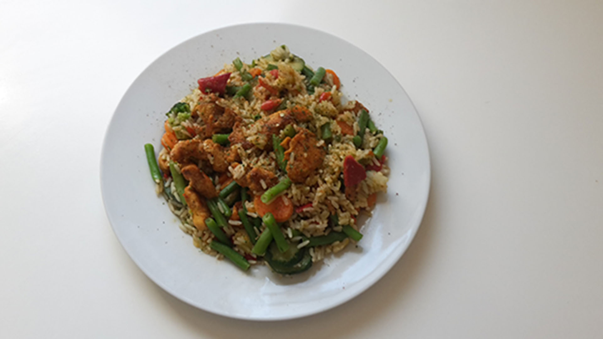 Hähnchen-Gemüsepfanne mit Reis | Kochen-verstehen.de