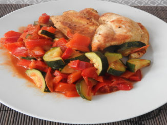 Hähnchen mit Zucchini und Paprika auf Kochen-verstehen.de