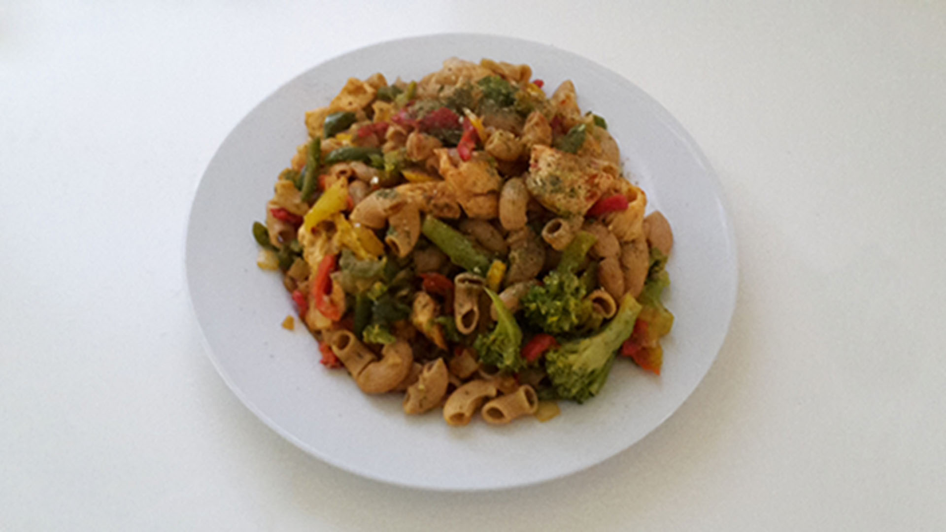 Hähnchenbrust mit Paprika und Vollkornnudeln | Kochen-verstehen.de