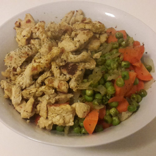 Huhn mit Erbsen und Möhren auf Kochen-verstehen.de