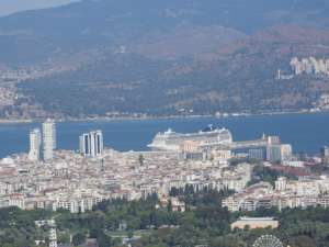 Izmir mit Schiff