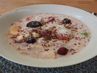 Fruchtjoghurt mit Proteinpulver