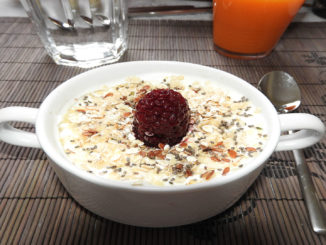 Joghurt mit Müsli und Honig auf Kochen-verstehen.de