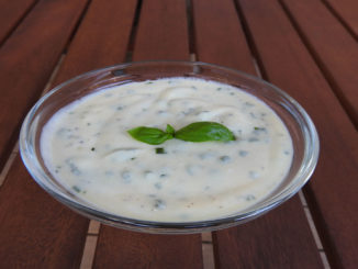 Joghurtdressing mit frischen Kräutern auf Kochen-verstehen.de