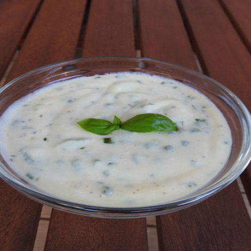 Joghurtdressing mit frischen Kräutern auf Kochen-verstehen.de