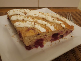 Kuchen mit Früchten und Magerquarktopping auf Kochen-verstehen.de