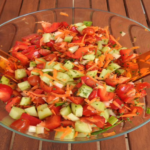 Kunterbunter Gemüsesalat auf Kochen-verstehen.de