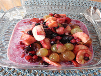 Obstsalat in Himbeershake