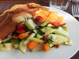 Omlett mit Backgemüse und Süßkartoffelbrei auf Kochen-verstehen.de