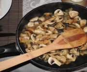 Pilzpfanne mit Zwiebeln auf Kochen-verstehen.de