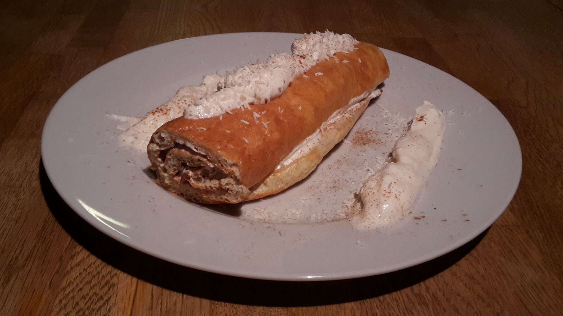 Protein-Biskuitrolle mit Karamellcreme | Kochen-verstehen.de