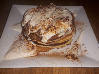 Protein-Pancakes mit Magerquark-Creme auf Kochen-verstehen.de