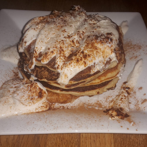 Protein-Pancakes mit Magerquark-Creme auf Kochen-verstehen.de