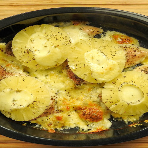 Putenbrust mit Mozzarella-Bällchen und Ananas