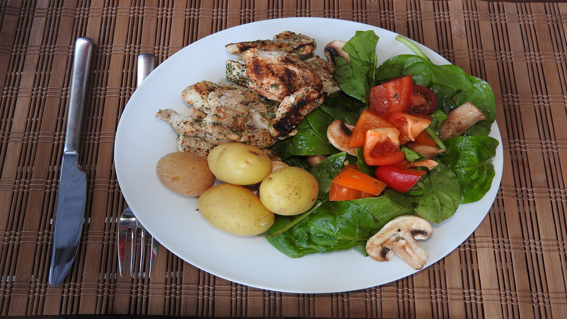 Putenfilet mit Spinatsalat | Kochen-verstehen.de