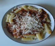 Rigatoni mit Bolognese-Sauce