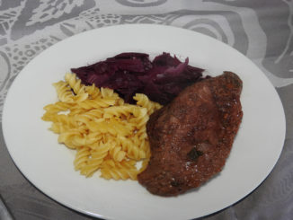 Rinderbraten mit Nudeln und Rotkohl auf Kochen-verstehen.de