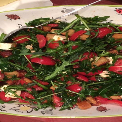Rucola-Salat mit Tomaten und Schafskäse auf Kochen-verstehen.de