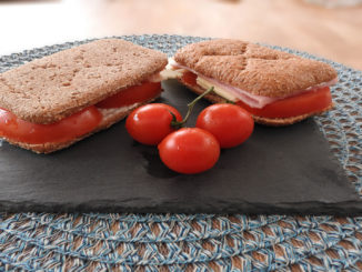 Schinken-Käse-Sandwich mit Tomate auf Kochen-verstehen.de
