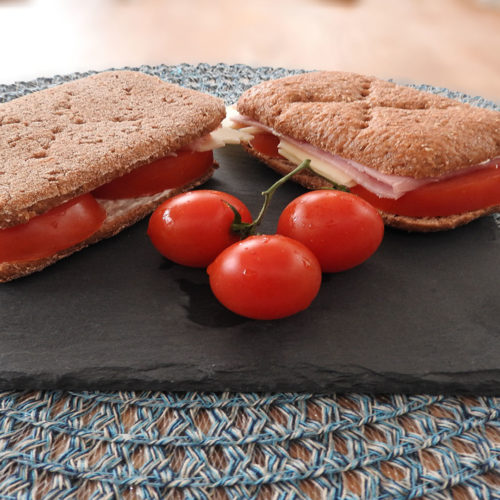 Schinken-Käse-Sandwich mit Tomate auf Kochen-verstehen.de