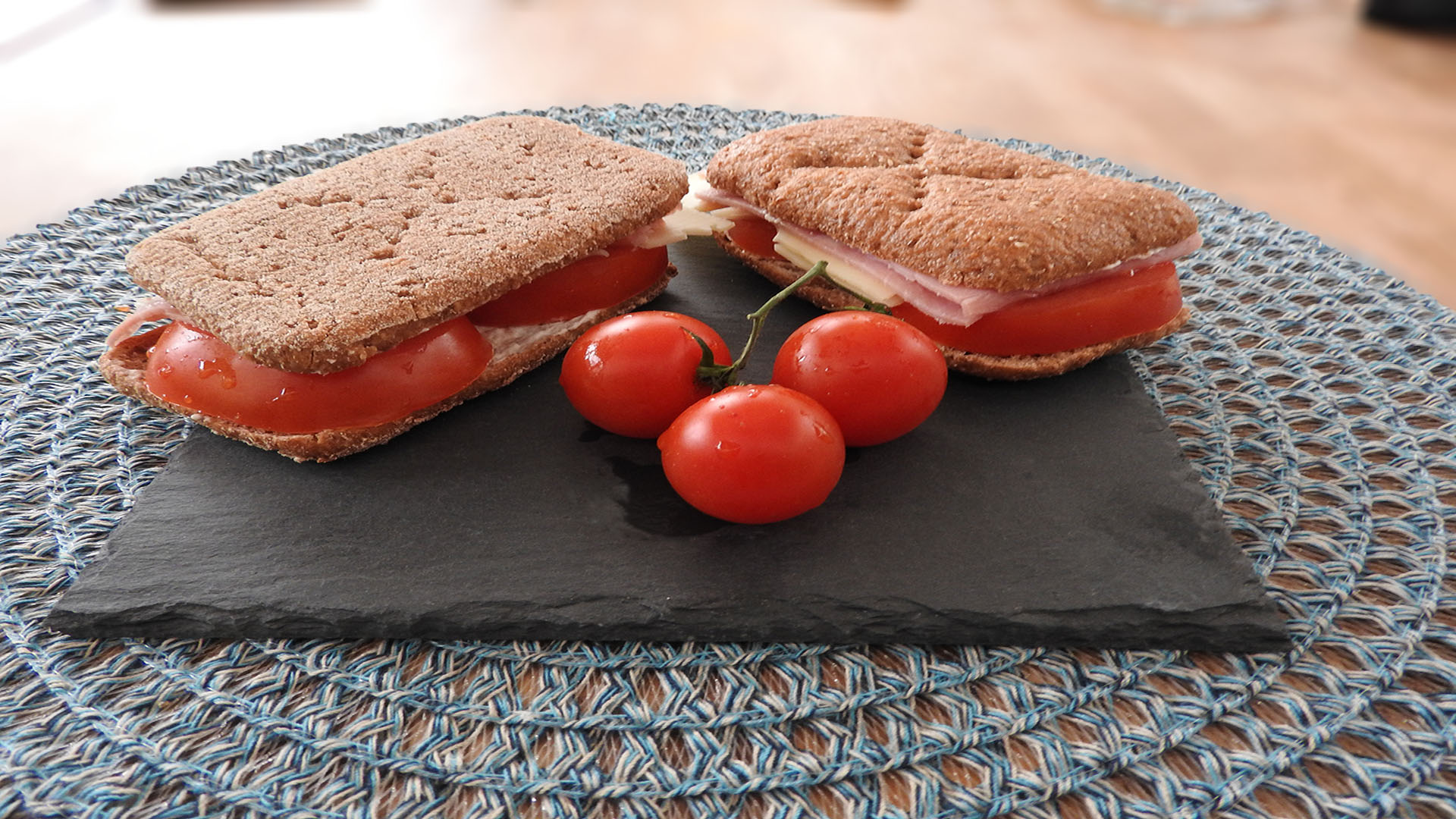 Schinken-Käse-Sandwich mit Tomate | Kochen-verstehen.de