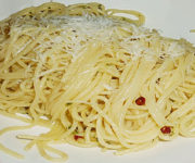 Spaghetti in Chiliöl und Knoblauch