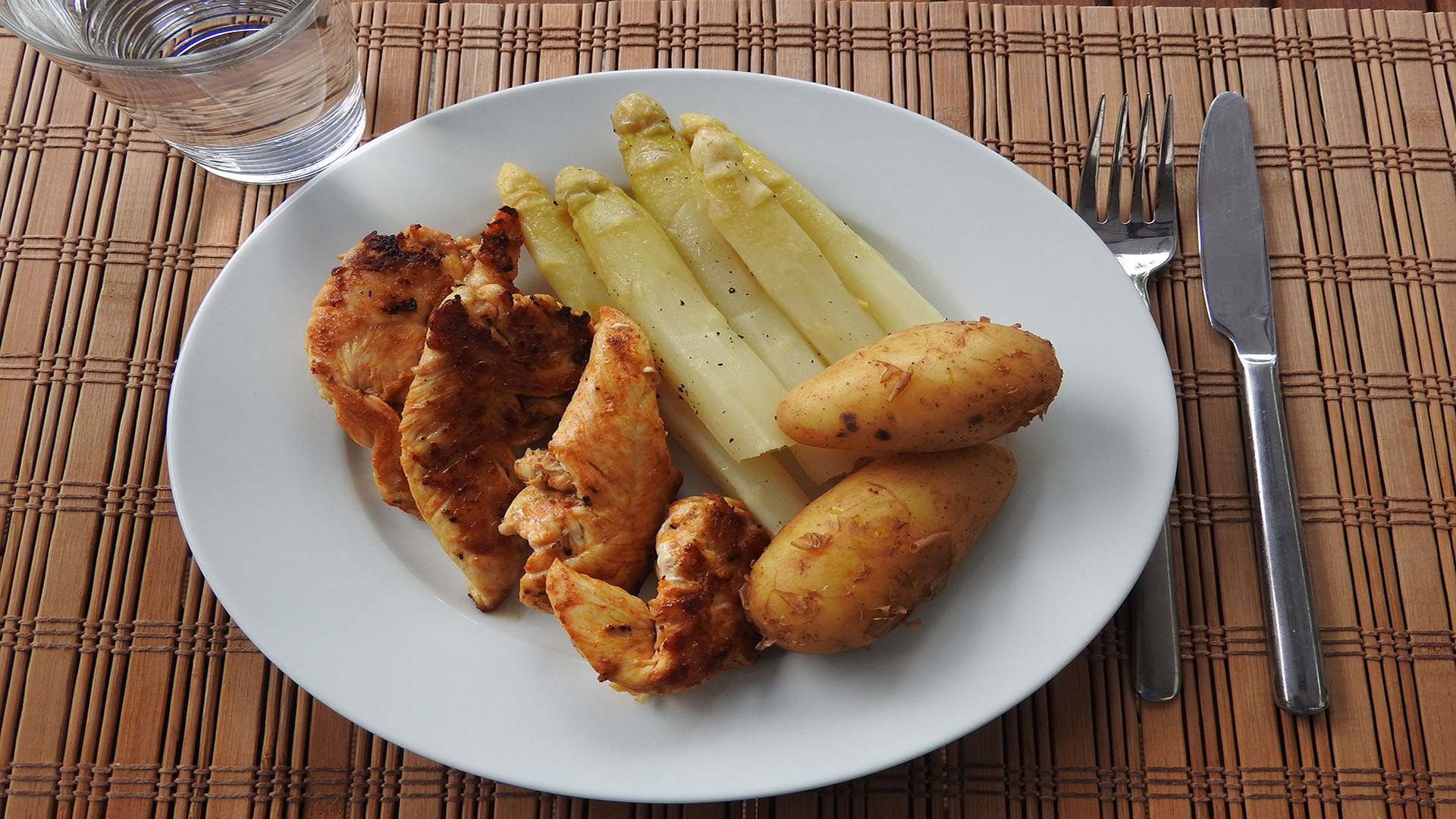 Spargel mit Kartoffeln und Putenbrust | Kochen-verstehen.de