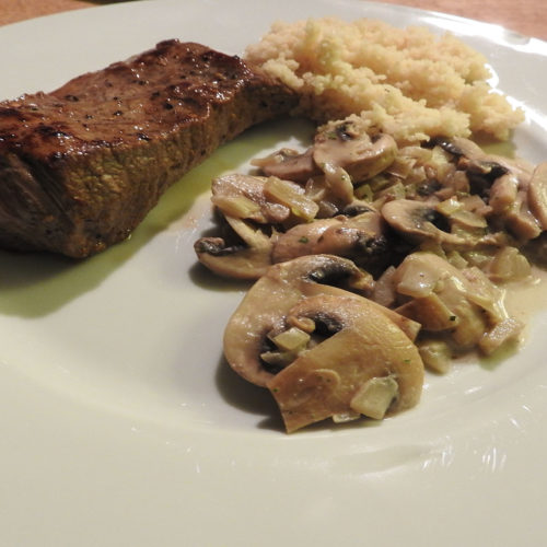Steak mit Reis in Pilzsauce auf Kochen-verstehen.de