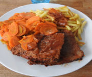 Steakbraten mit Möhren und Nudeln auf Kochen-verstehen.de