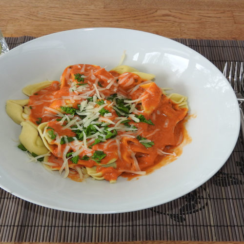 Tortellini mit Tomatensauce auf Kochen-verstehen.de