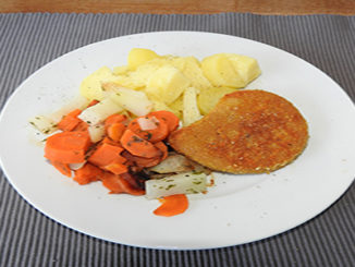 Veganes Schnizel mit Gemüse und Kartoffeln