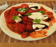 Wrap mit Tomaten und Mozzarella
